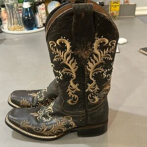 Black with tan embroidered detail Corral cowboy boots; size 7.5